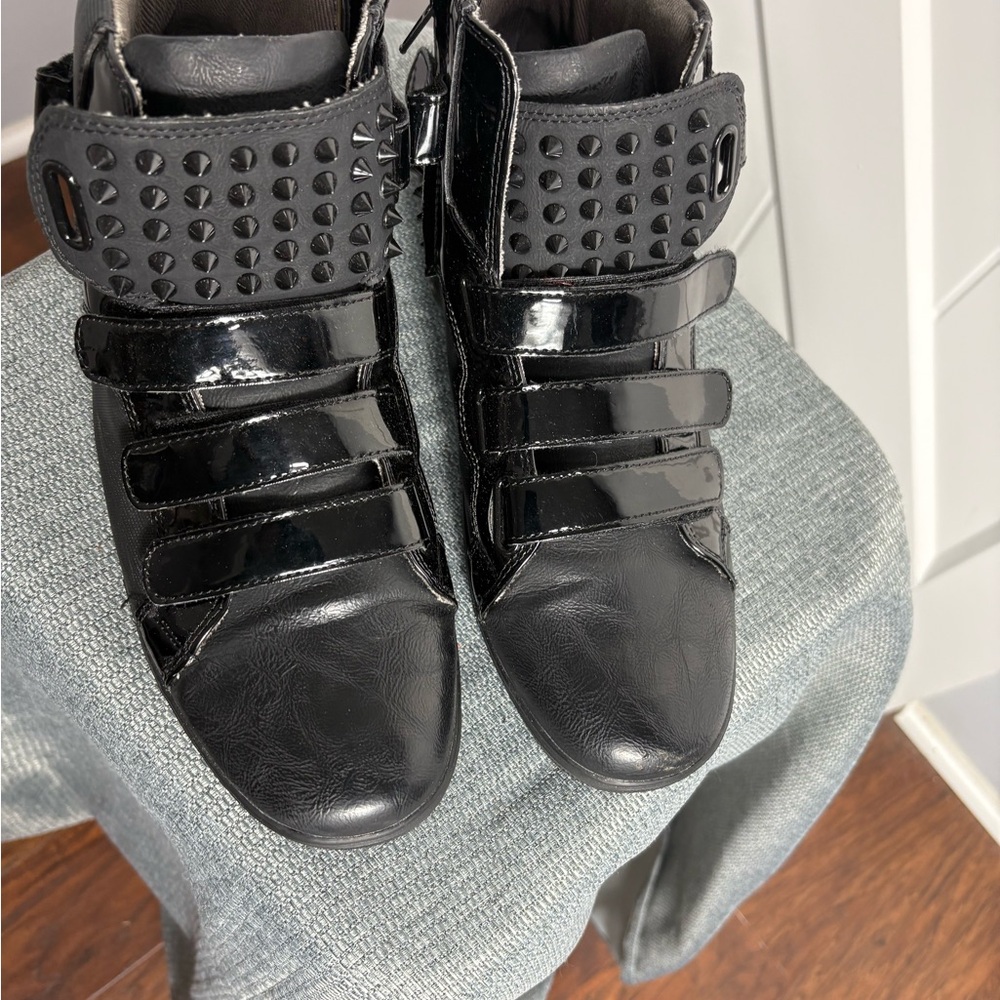 Aldo Spiked Studded Black Patent Leather Men’s Hi Top Shoes Size 9